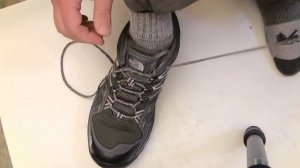 Шнуровка туристических ботинок.