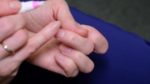 Увлажнение кутикулы | Масляный карандаш Royal Tools | Инструкция по применению