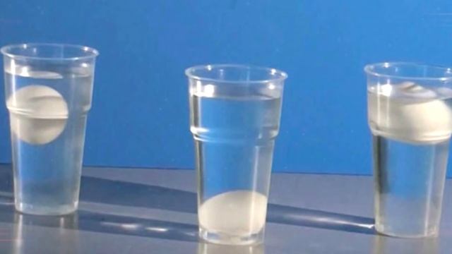 Тонкий признак который выдает старые яйца