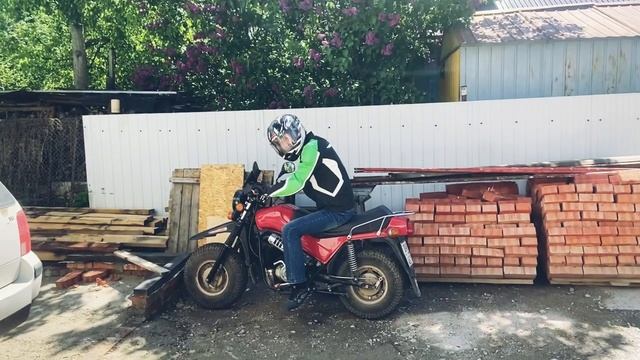 Вовчик кустом приехал в беззаботный сервис на мотоцикле