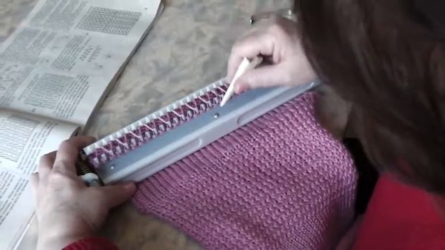 Вяжем на машине "Ивушка". Урок 10. Вязание резинки с малой приставкой