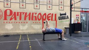 Эксцентрический пуловер с гантелью лежа на скамье 4111