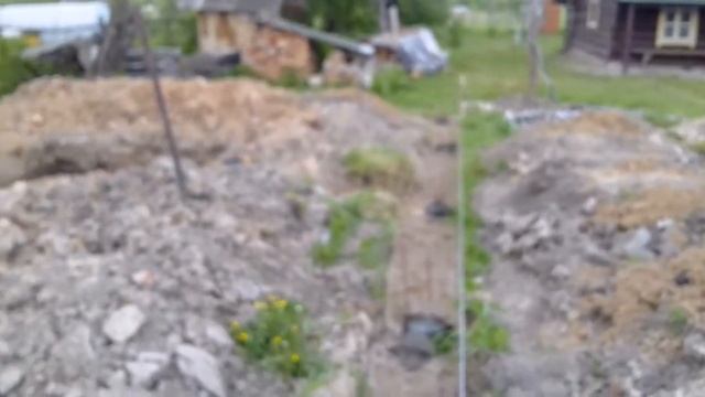 Свайно-ленточный фундамент. Отсыпка песчаной подушки. Доливка свай. День третий. смотреть онлайн