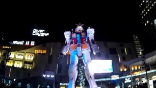 Гигантский Gundam в Японии