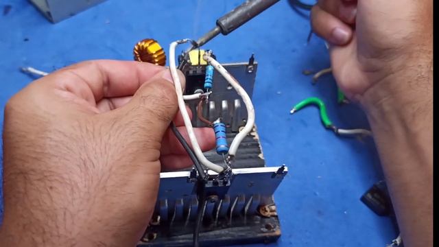 Como Fazer um Poderoso Inversor Caseiro de 12v para 220v de 1000 Watts смотреть онлайн