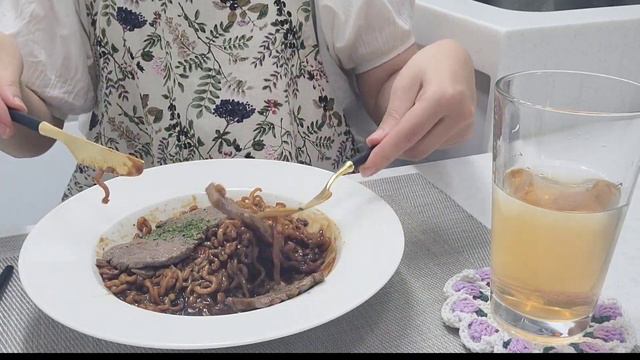 [초간단요리]짜빠게티??가아니고 짜슐랭과 소고기등심🥩새우는없지만새우살짱맛😁😙😍