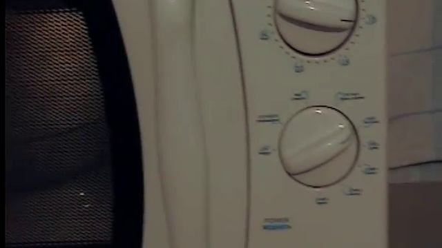 Плавка стеклянного боя в микроволновке. _ Melting cullet in the microwave смотреть онлайн