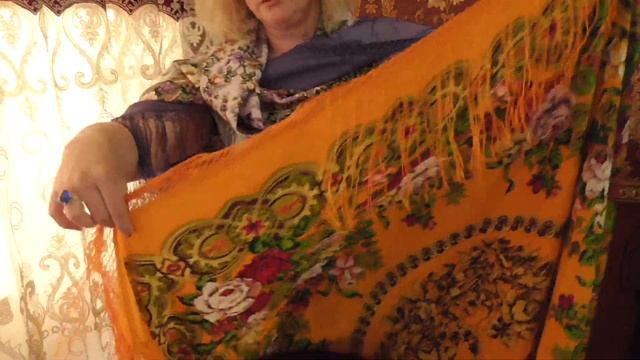 О платках и не только....болталочка #павловопосадская#шаль#платок#примерки#обзор#показ#болталочка смотреть онлайн