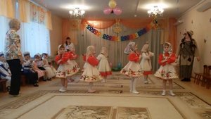 Танец матрешек