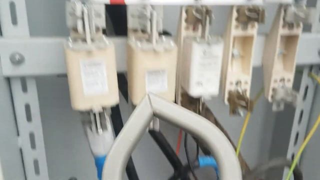 Как замерить ток токовыми клещами мультиметра