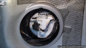 Removing the Fuel Pump and Sender Unit - Peugeot 307