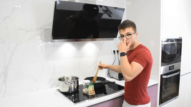 Спагети болонезе с Мино Караджов - В кухнята на Страхил, Еп. 15 смотреть онлайн