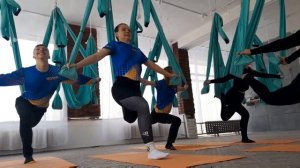 Аэройога. Пробуем на себе. Йога в гамаках