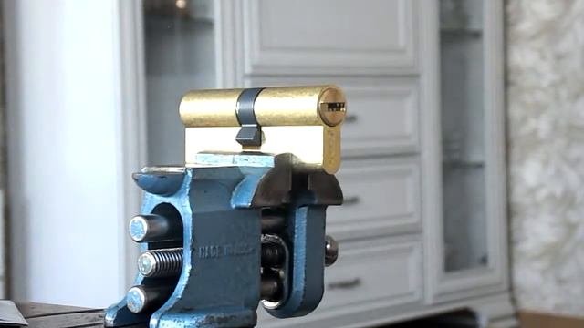Вскрытие английского замка самоимпрессией