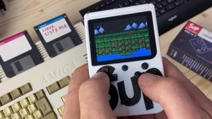 Карманная приставка Dendy 8 bit, обзор и запуск игр !