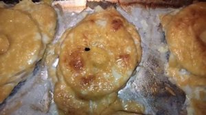 Мясо с ананасом и сыром запечённая в духовке.