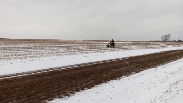 Попытка пофорсить по полю на Иж юпитер 5 смотреть онлайн