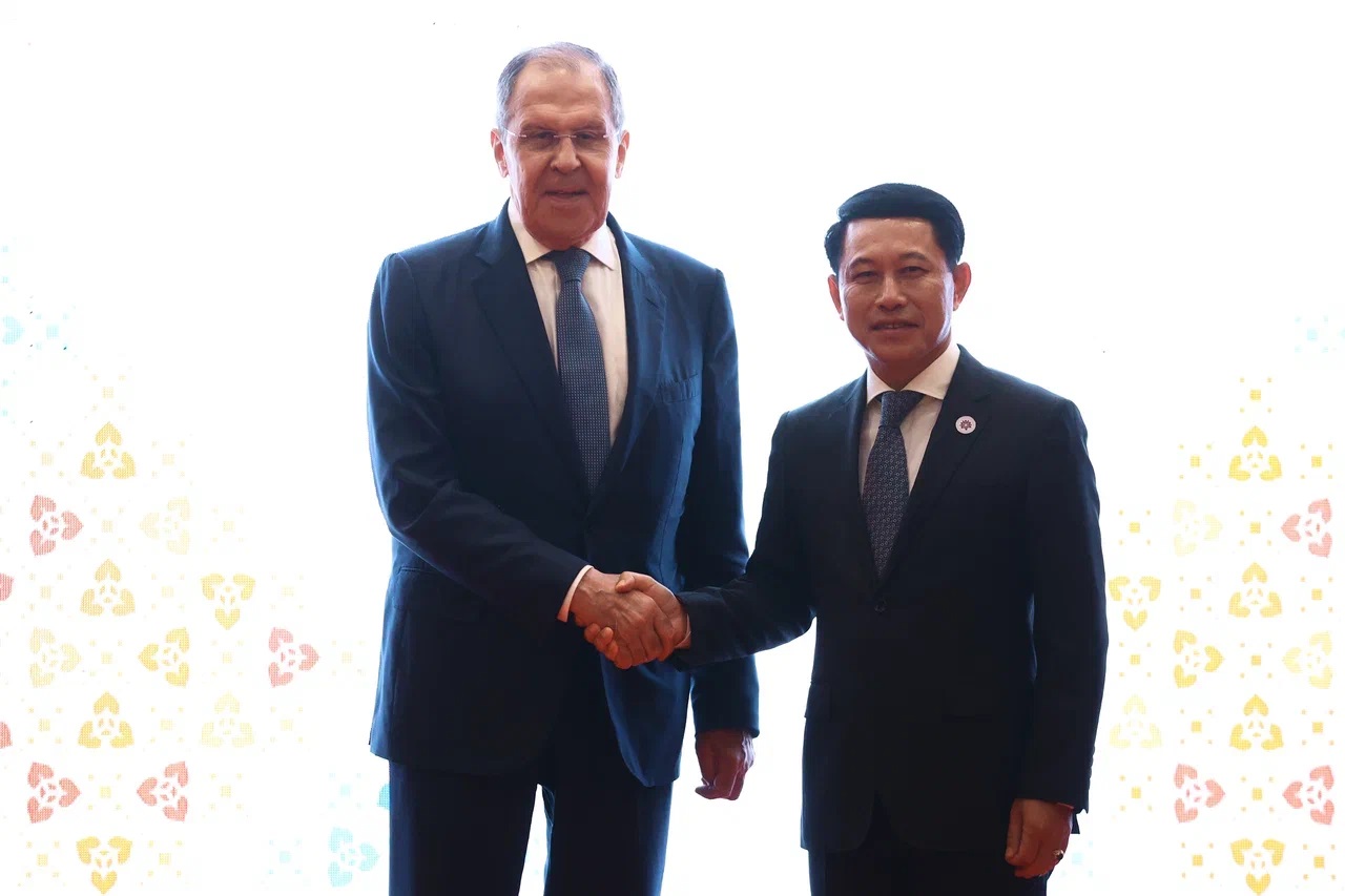 С.Лавров и С.Коммасит, Пномпень, 4 августа 2022 года - смотреть видео онлайн от «МИД России» в хорошем качестве, опубликованное 4 августа 2022 года в 13:44:51 00:02:54.
