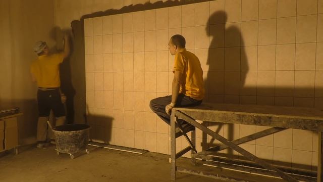 Скоростная укладка плитки без крестиков с адреналином!))) 12,5кв.м за 50 мин!!! смотреть онлайн