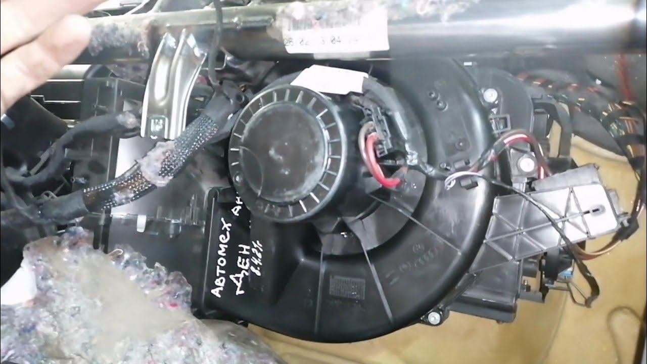 Skoda FABIA замена приточного вентилятора салона.