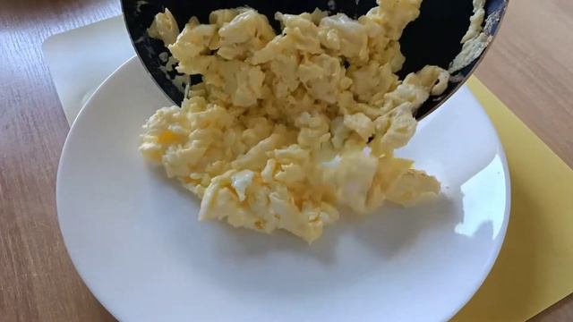 Вкусный завтрак. Вся семья просит яйцо пашот. #яйца #рецептомлета