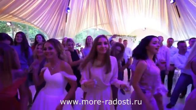 Ведущий на свадьбу смотреть онлайн