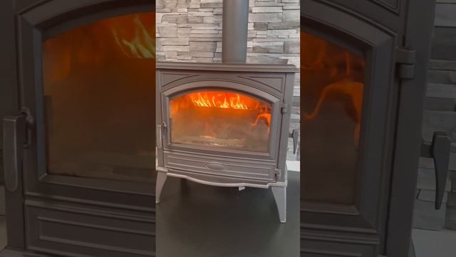 Чугунная датская печь-камин Dovre 760wd. Современный отопительный прибор в классическом дизайне.