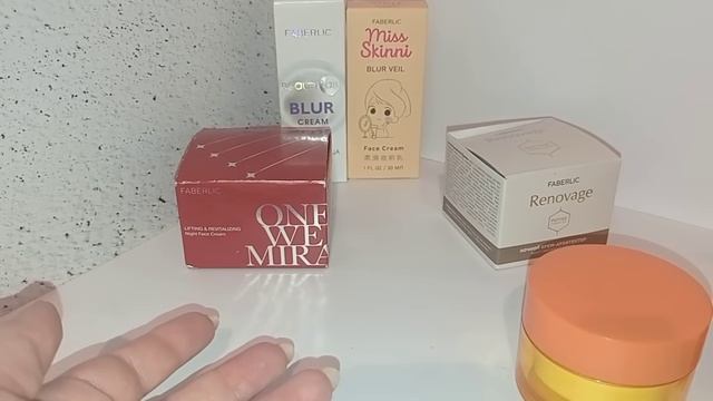 Крем для лица Blur BeautyLab против крема для лица Blur Veil Miss Skinni/ Дневные кремы для лица.