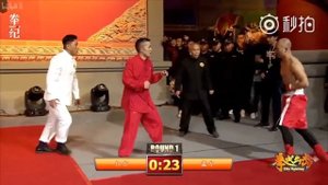 Boxing VS Wing Chun / одной рукой против мастера Вин-чунь