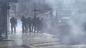 Франция продолжаются столкновения протестующих с полицией.