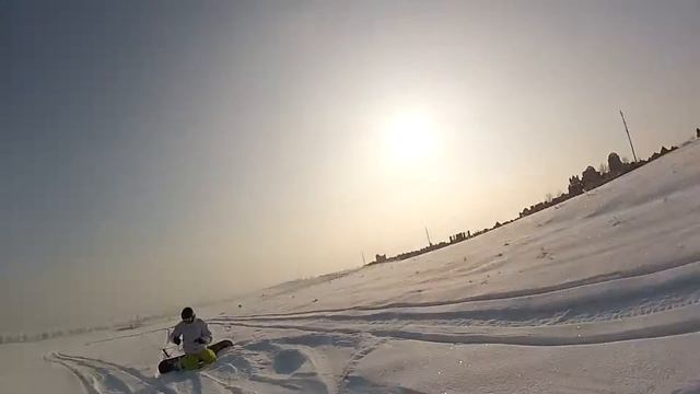 на сноуборде за снегоходом ! смотреть онлайн