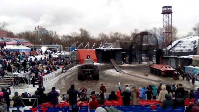 СУПЕР БИКФУТ!!!(аж я сидя в колесо помещаюсь) смотреть онлайн