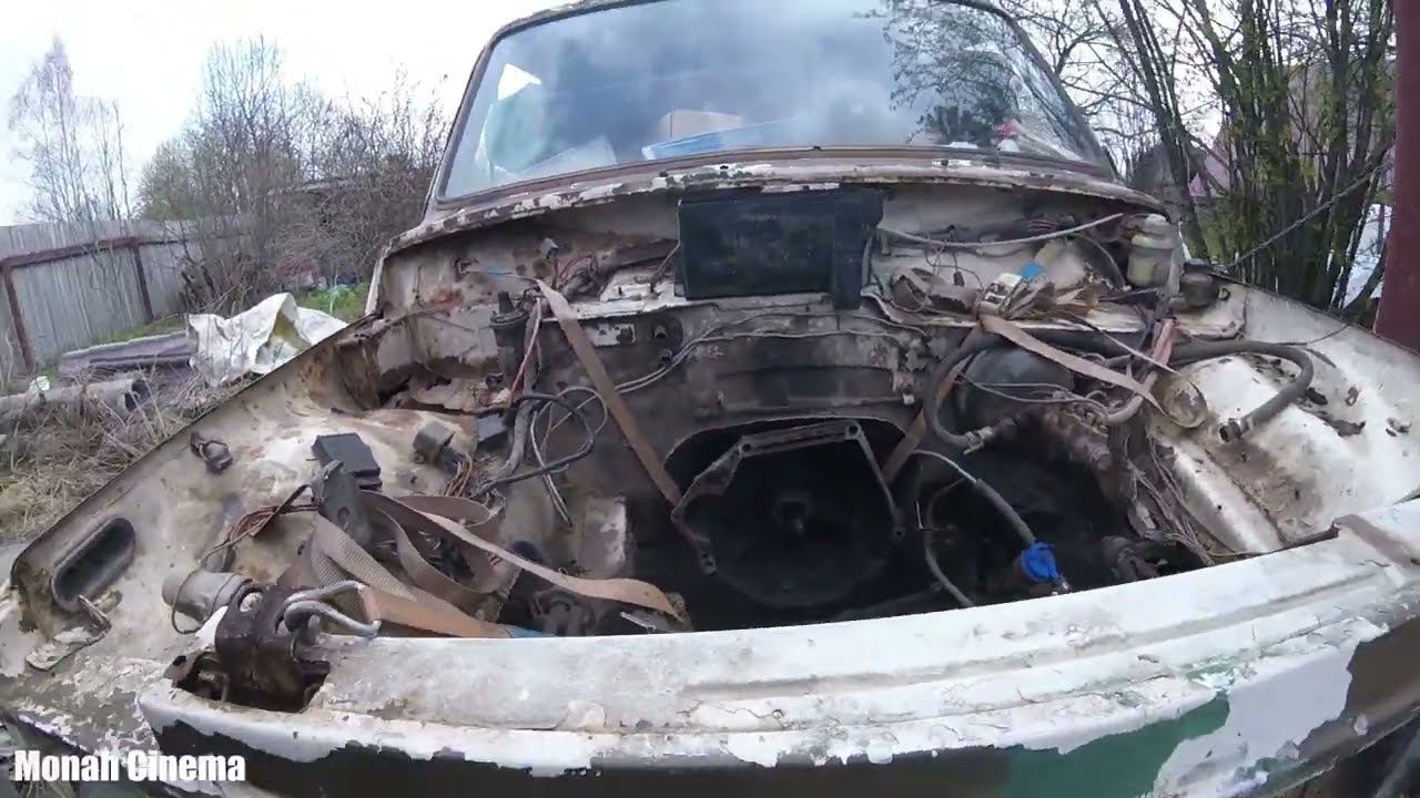 Niva2121 переезжает с переднего двора на задний без передних колёс УАЗом буксируем без водителя. смотреть онлайн