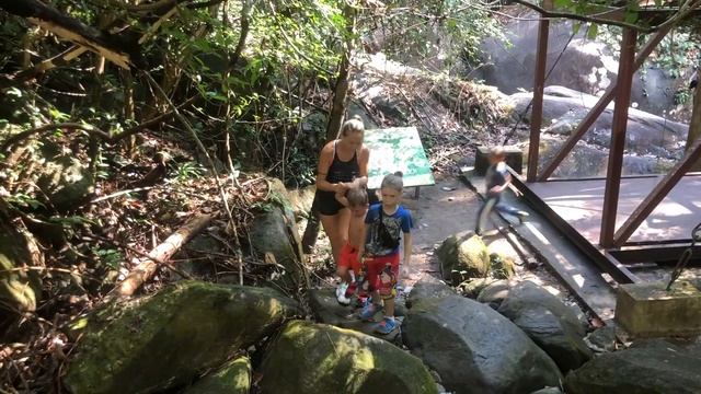 Национальный парк Khao Chamao. Медведи в джунглях в паре часов езды от Паттайи. Водопад. #2 смотреть онлайн