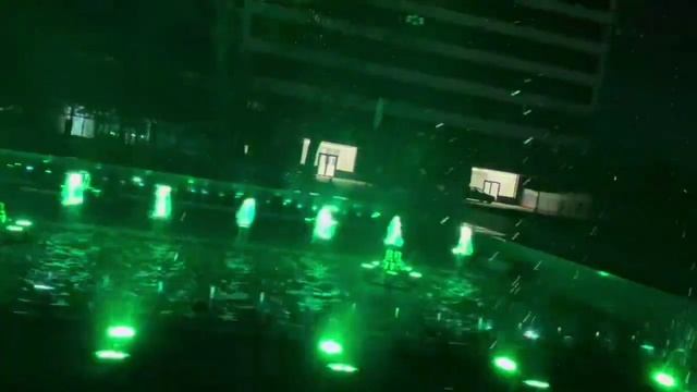 Фонтан у Гипромеза ночью. Красота неописуемая 🤩 смотреть онлайн