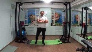 Пять упражнений на кроссовере для двухглавой мышцы плеча