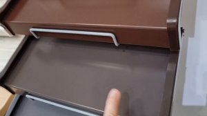 Różnica w kolorach parapetów RAL 8017 i RAL 8019