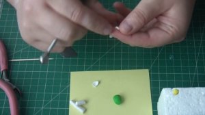 ЦВЕТЫ ЗЕМЛЯНИКИ из полимерной глины FIMO