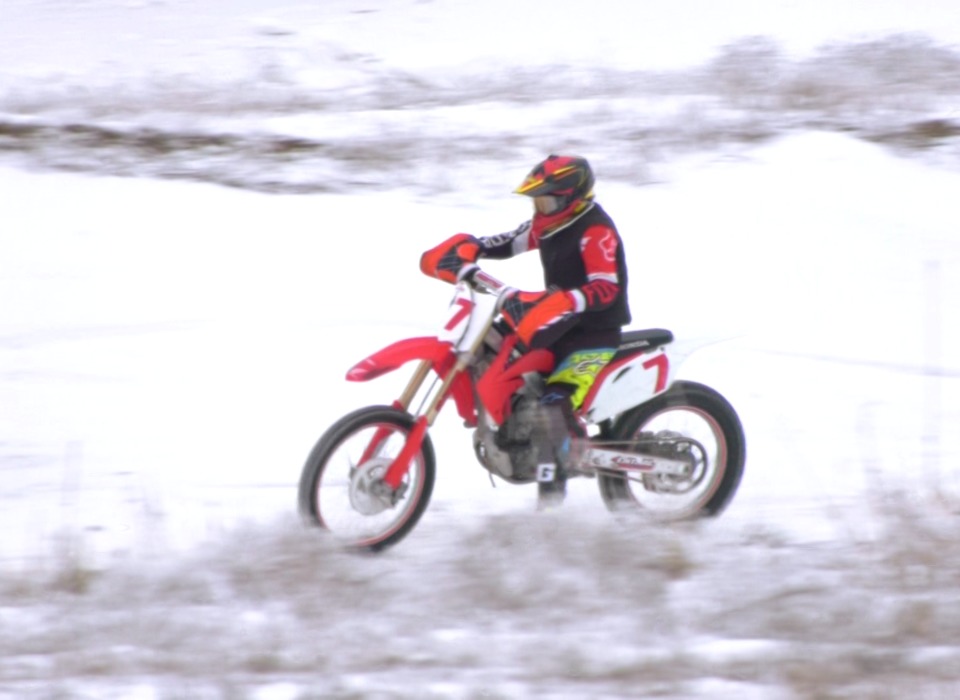 В Советском районе Волгограда прошёл 24-й зимний мотокросс смотреть онлайн