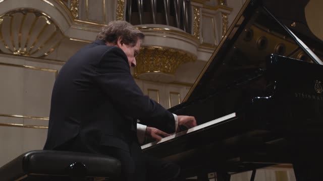 Людвиг ван БЕТХОВЕН - Соната для фортепиано № 2 ля мажор / Рудольф БУХБИНДЕР