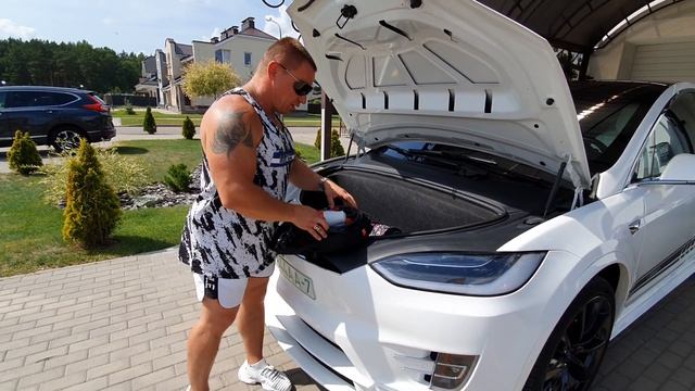 Зарядки и переходники для автомобилей Tesla смотреть онлайн