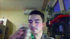 Съел бумагу с замазкой... жесть, попробовал туалетный утёнок