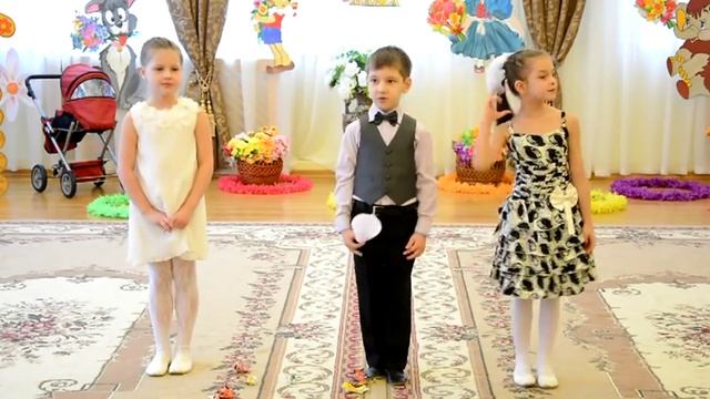 8 Марта Сценка "Кулек конфет" (под. гр.) детский сад 15 "Светлячок" Коломна смотреть онлайн