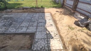 Дорожки и площадка из плитки на даче