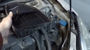 Замена воздушного фильтра Honda Civic 2001 год двигатель D15B, кузов EU 1