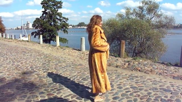 Шуба из цельнокройной норки цвет голд смотреть онлайн