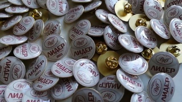 Значки и наклейки со смолой. Производство значков, наклеек, магнитов на заказ. Доставка по России. смотреть онлайн