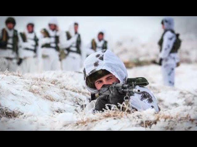 Атаковать «врага» и забрать секретные документы: кадры тренировки разведчиков в Приморье