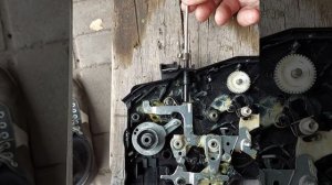 Механизм замка задней распашной двери Volksvagen T5. Volksvagen T5 rear swing door lock mechanism