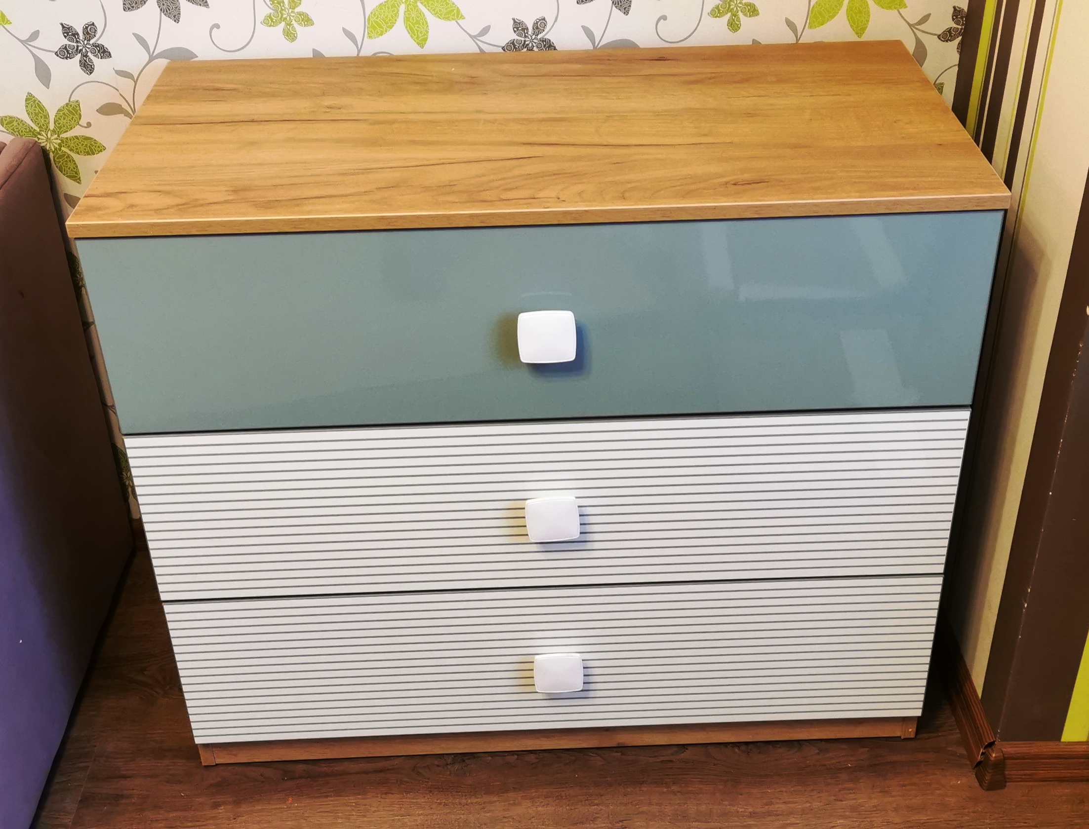 Процесс сборки небольшого, но очень симпатичного комодика. смотреть онлайн